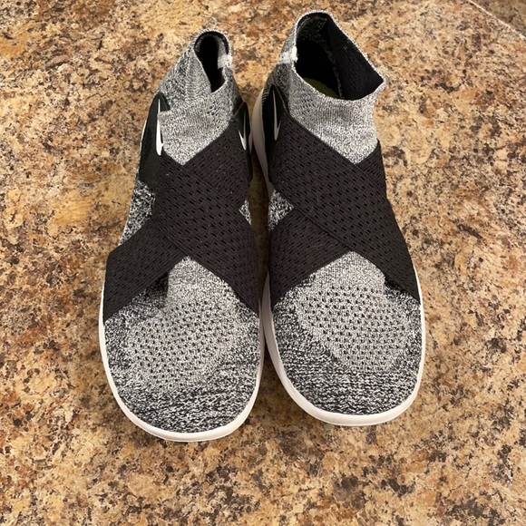 Nike Free Run Flyknit - Picture 1 of 4